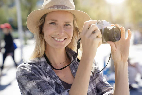 Ritratto Bella Reporter Bionda — Foto Stock