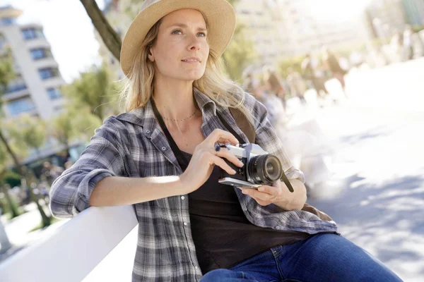 Porträt Der Schönen Blonden Reporterin — Stockfoto