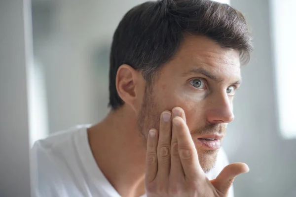 Portrait Man Front Mirror — Stock Photo, Image