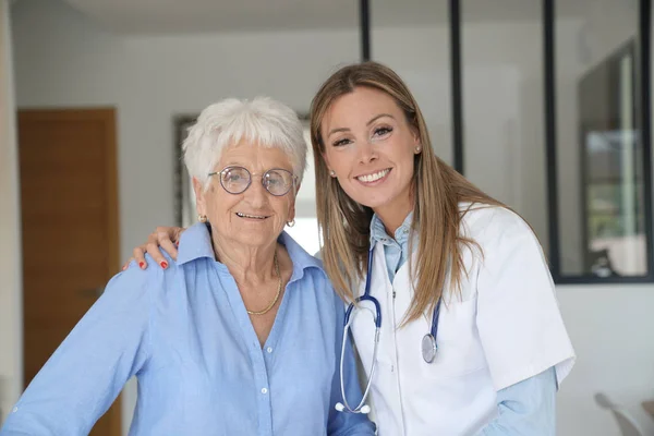 Portrait Elderly Woman Nurse Thome — Stock Photo, Image