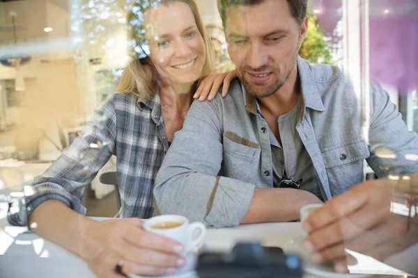 Ehepaar Mittleren Alters Sitzt Café — Stockfoto