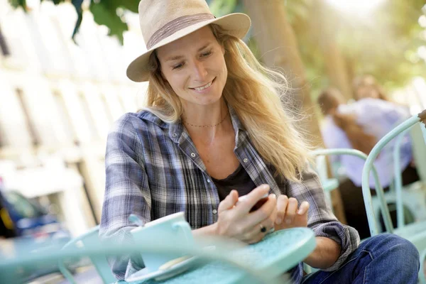 Portret Van Een Mooie Blonde Vrouw Coffeeshop — Stockfoto