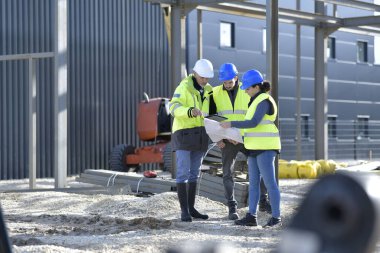 İnşaat alanında eğitmenle çıraklık.