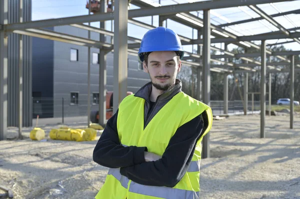 Lärling Stående Byggarbetsplatsen — Stockfoto