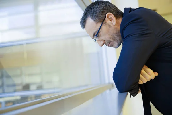 Porträt Eines Geschäftsmannes Mit Brille — Stockfoto