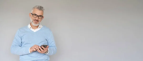 Retrato Hombre Mediana Edad Usando Smartphone Plantilla — Foto de Stock