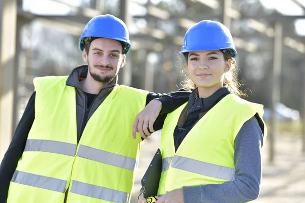 Ritratto Giovane Apprendista Piedi Cantiere — Foto Stock