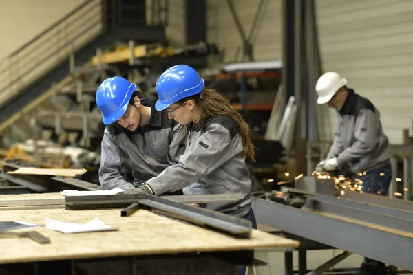 Apprentice Working Steelwork Factory — Stock Photo, Image