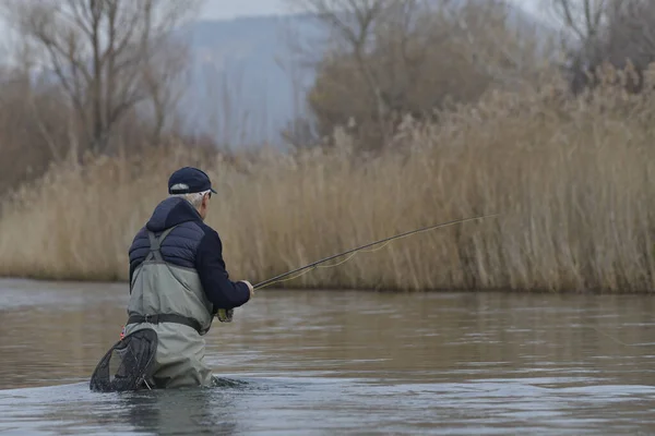 Pescador Mosca Rio Inverno — Fotografia de Stock