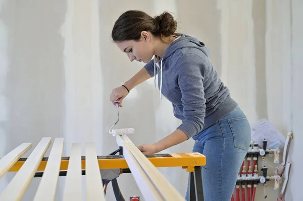 Apprentice Construction Industry Painting Wood — Stock Photo, Image