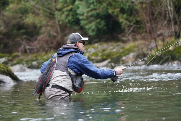 Pêcheur Mouche Dans Rivière — Photo