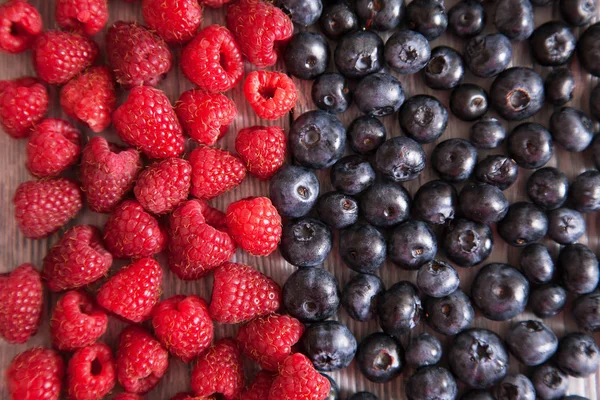 Fresh Raspberries Blueberries Close – stockfoto