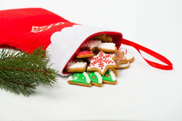 Conceito de Natal. Meia de Natal com pão de gengibre e natal — Fotografia de Stock