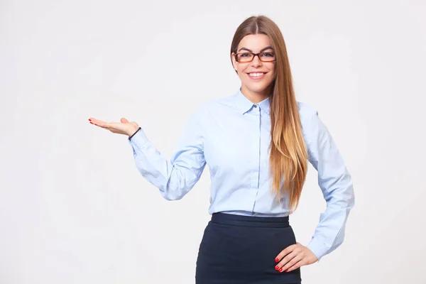 Estudio toma de hermosa mujer de negocios joven presentando copyspa — Foto de Stock