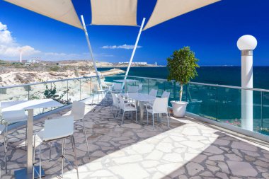 Kalymnos Beach yakınındaki denizin güzel manzaralı Restoran.