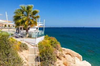 Kalymnos Beach yakınındaki denizin güzel manzaralı Restoran.