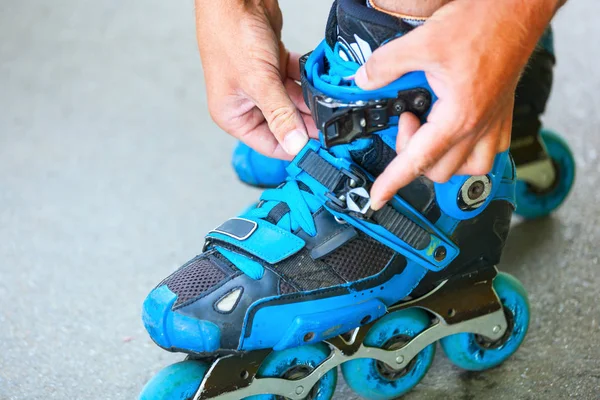 Roller adjusting buckle on inline roller skates. — Stock Photo, Image