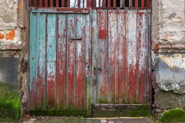 Eski bir kapısı'nın önden görünümü.