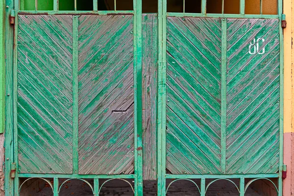 Front view of green gate. — Stock Photo, Image