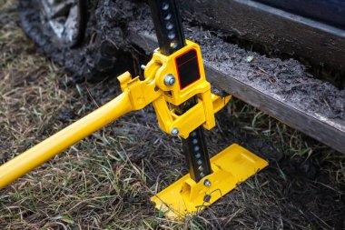 Kaldırıcı kriko kullanmayı unutma..