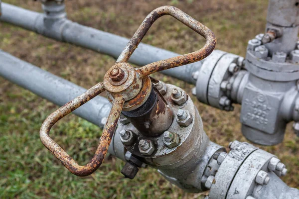 Закрыть Старый Газовый Клапан — стоковое фото