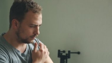 Genç yaratıcı adam, Tasarımcısı veya sanatçı
