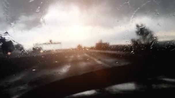 Швидке водіння в дощовий день — стокове відео