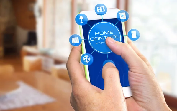 Smart-apparaat thuis - home control — Stockfoto