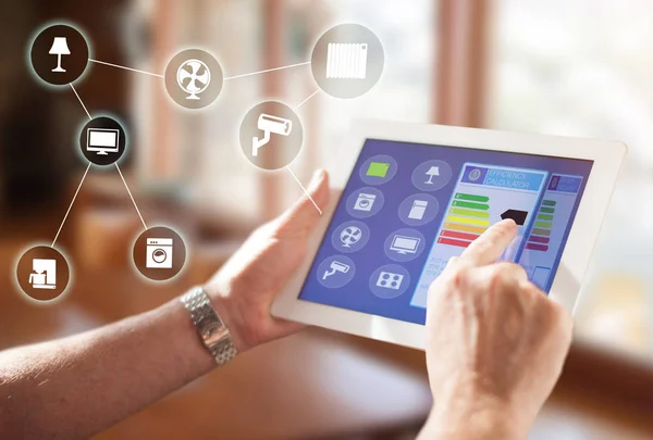 Smart Home apparaat - huis automatisering bedieningsconcept thuis — Stockfoto