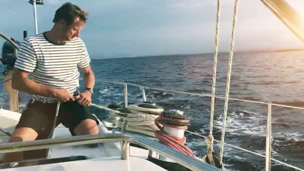 Man sailing on sailboat — Stock Video