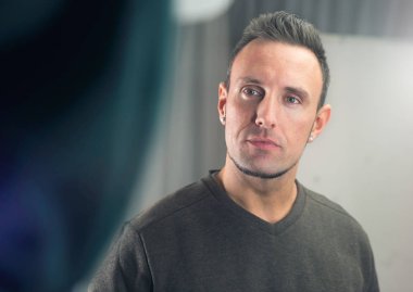 çalışma modelleri yüzünde makyaj sanatçısı