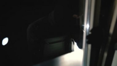 Levye ile maskeli hırsız