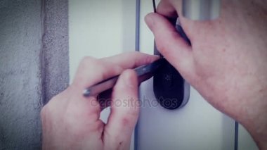 Hırsız maymuncuğunu aracı ile