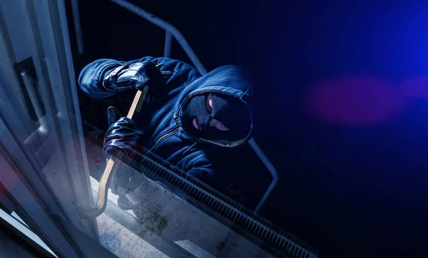 Masked burglar with crowbar — Stock Photo, Image