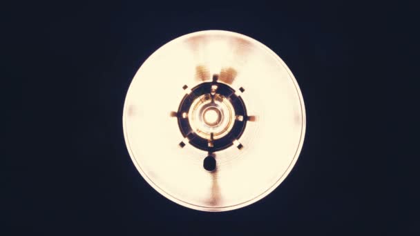 Projecteur orange vif allumé et éteint 