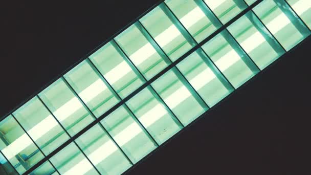Флуоресцентні неонові світлові трубки мерехтять — стокове відео