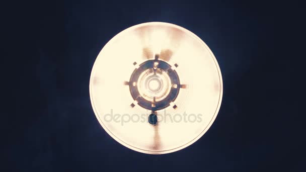 Projecteur orange vif allumé et éteint 