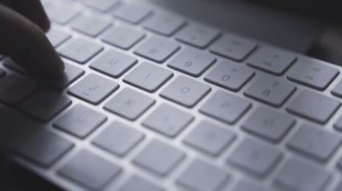 Bilgisayar klavyesinde elle yazma