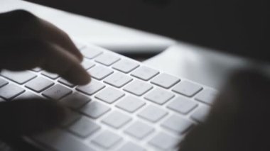 Bilgisayar klavyesinde elle yazma