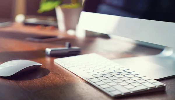 Computer on desktop in hipster workplace office — Stock Photo, Image