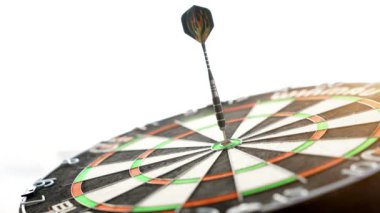 dart tahtası üzerinde Bullseye isabet 