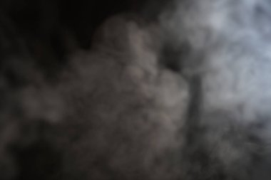 dumanı siyah arkaplanda