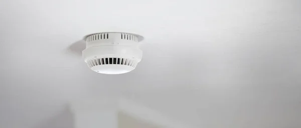 Detector de humo en apartamento — Foto de Stock