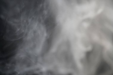 dumanı siyah arkaplanda