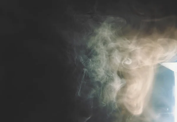 Humo sobre fondo negro — Foto de Stock