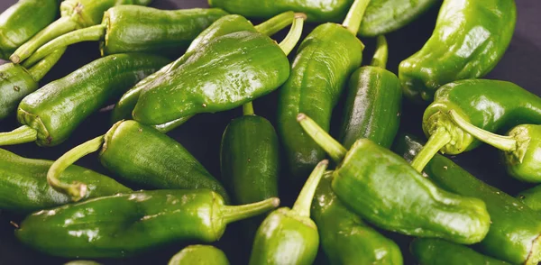 Green peppers background — Stock Photo, Image