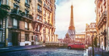 Küçük bir Sokağı'ndan Eifel Kulesi Paris