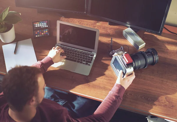 Podnikatel v kreativní úřadu — Stock fotografie