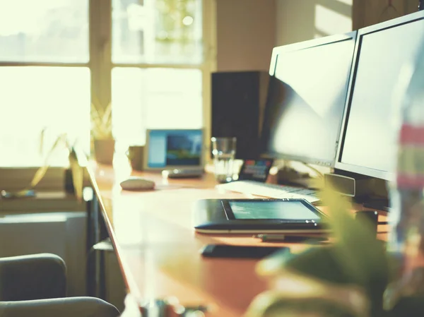 Modernes kreatives Gründerbüro — Stockfoto