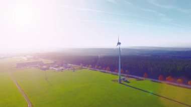 Rüzgar türbinleri ve tarım alanları 